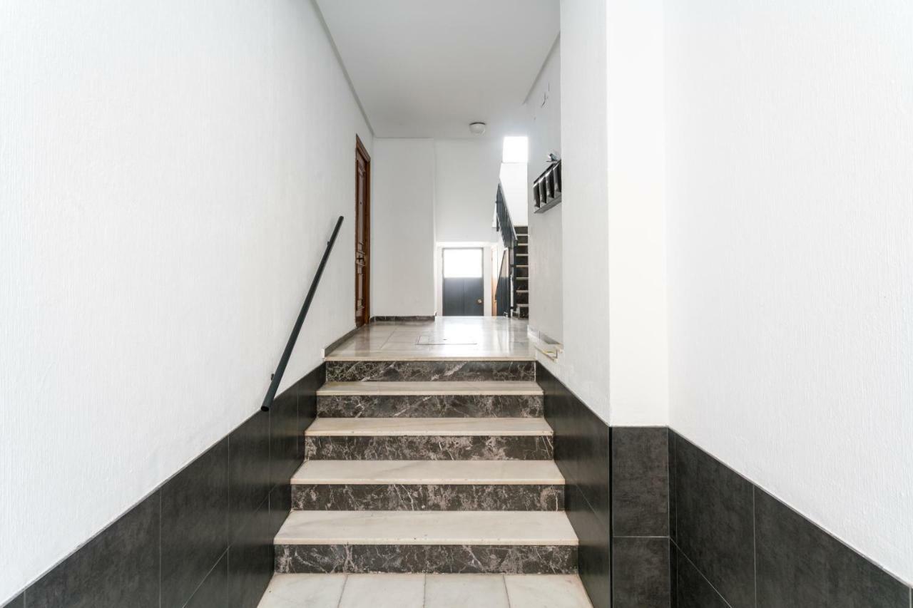Apartment Triana 3 Bedrooms & 2 Bath Parking Included
