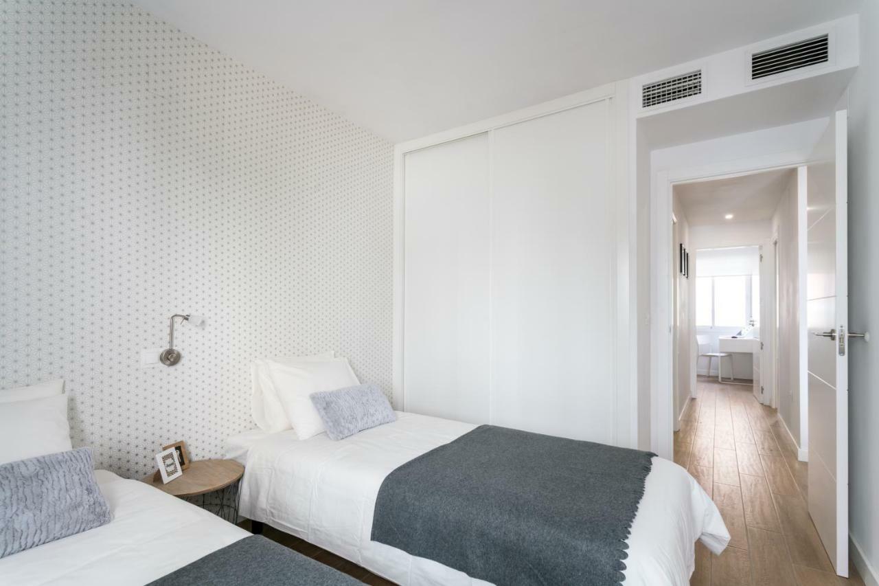 Triana 3 Bedrooms & 2 Bath Parking Included Appartement
